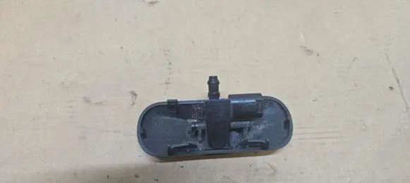 Volkswagen PASSAT B6 Windshield washer spray nozzle 5M0955986C
