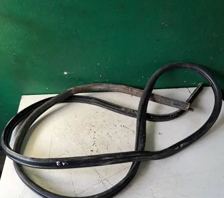 Nissan Primastar Front door rubber seal
