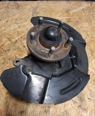 Ford Mustang VI Front wheel hub FR3C3107A