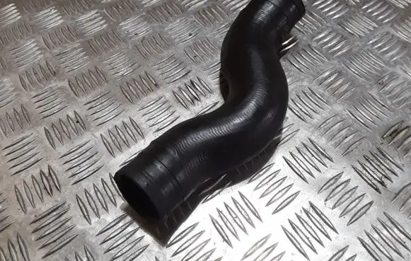 Opel Zafira B Air intake hose/pipe 55557037