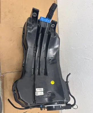 Audi Q7 4M AdBlue liquid reservoir 4M0131878 4077201AB