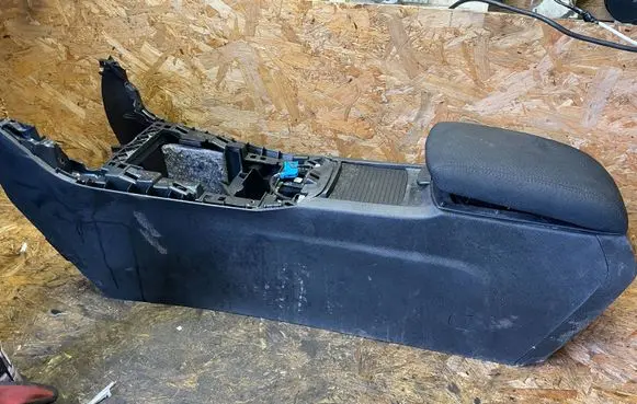 Peugeot 308 Armrest