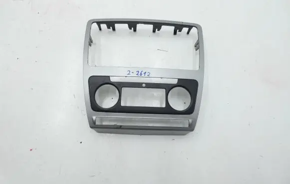 Skoda Octavia Mk2 (1Z) Radio/GPS head unit trim 1Z0858069AA 113521018202