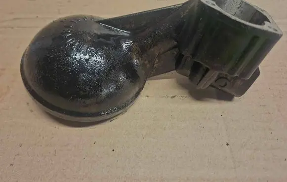 Mercedes-Benz 280 450 W116 Oil filter mounting bracket 1101801503