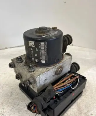 Volkswagen Jetta V ABS Pump 1K0907379Q 00005305F3 10096003553