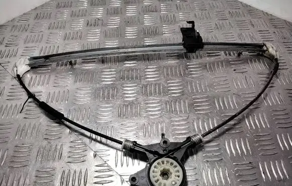 Rear window lifting mechanism without motor