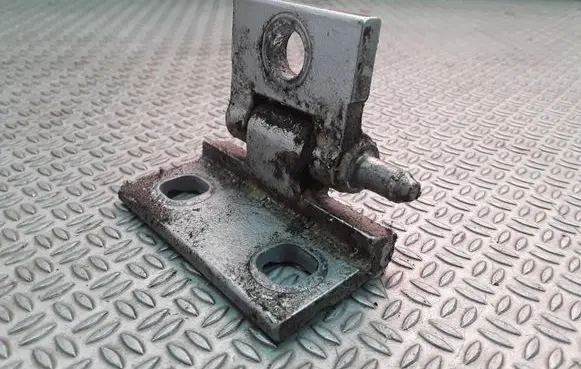 Volvo V70 Front door upper hinge