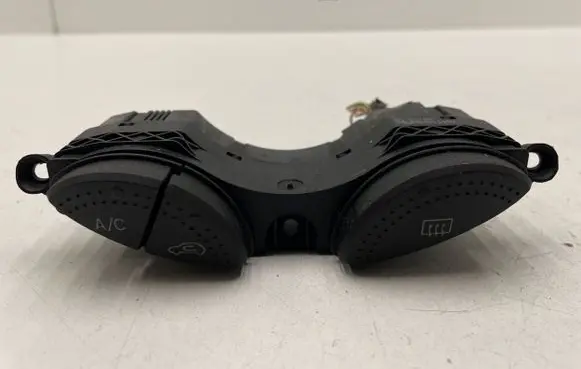 Ford Focus Windscreen/window heater switch YS4T19A945BA