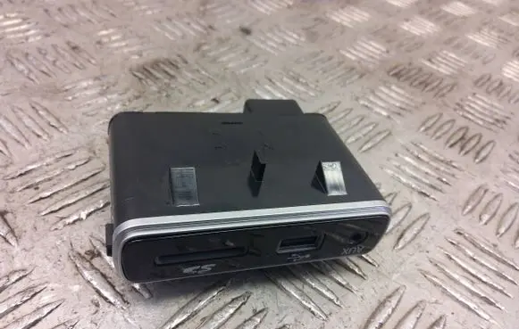 Fiat 500X AUX in-socket connector 735650651