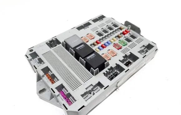 Jaguar XF X250 Fuse module 9X2314D628AC A12247794 7370011040