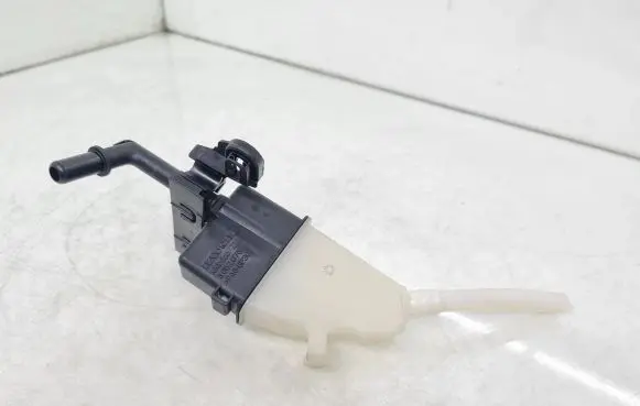 Mazda CX-3 Clutch fluid reservoir/tank 3052076