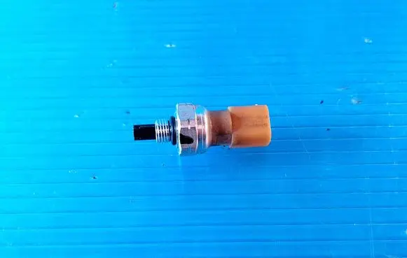 Tesla Model 3 Fuel pressure sensor 110851100A 110851 120P82
