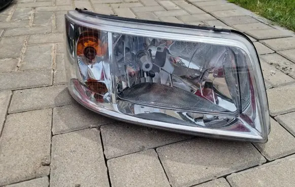 Volkswagen Transporter - Caravelle T5 Headlight/headlamp