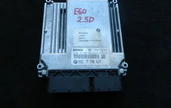 BMW 5 E60 E61 Engine control unit/module 7796637