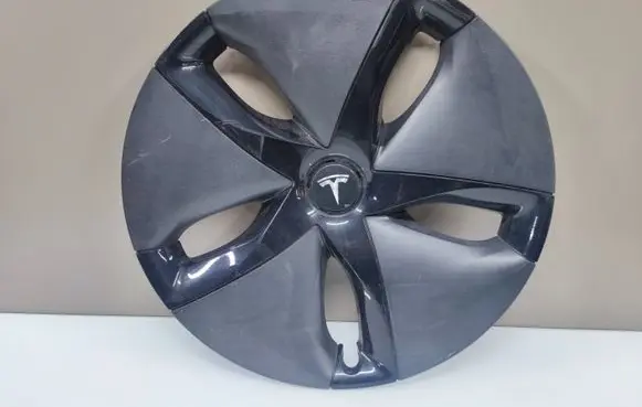 Tesla Model 3 R17 wheel hub/cap/trim 104423199B