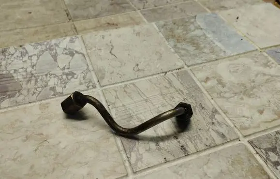 Hyundai Santa Fe Fuel injector supply line/pipe 