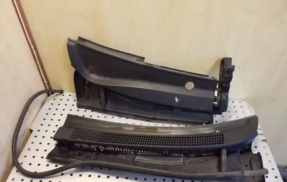 Toyota Avensis T270 Wiper trim 5570805130 5570905100