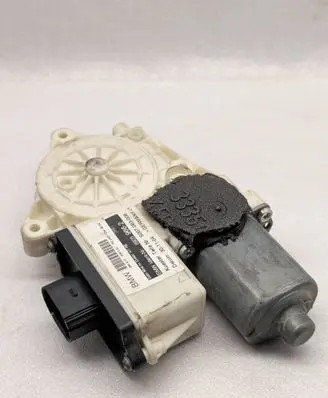 BMW X3 E83 Rear door window regulator motor 69259662 S007083008