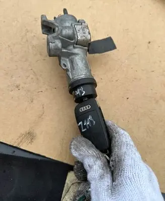 Audi A4 S4 B7 8E 8H Ignition lock 4B0905851N