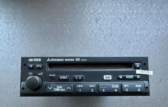 Mitsubishi Pajero Radio/CD/DVD/GPS head unit MR337279