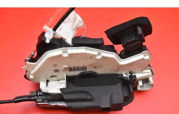 Skoda Rapid (NH) Front door lock 5E1837015S