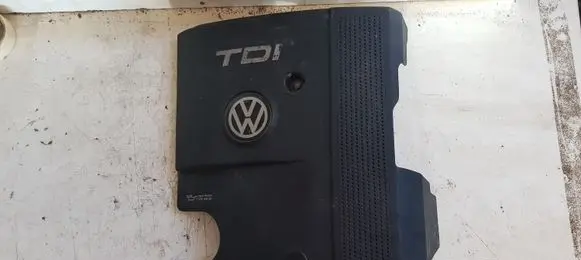 Volkswagen PASSAT B5 Engine cover (trim) 028103935