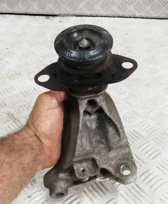 Renault Zoe EGR valve cooler bracket 112532098R