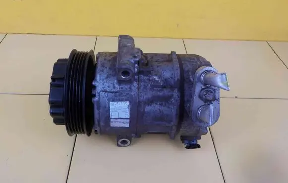 Opel Corsa E Air conditioning (A/C) compressor (pump) 13427705 B10XFT