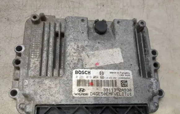 Hyundai i30 Engine control unit/module 0281019084 391132A930 1039S54282