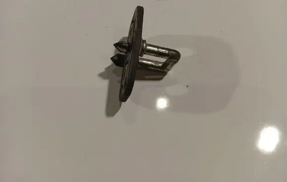 Citroen C5 Front door lock loop/hook striker 9655466380