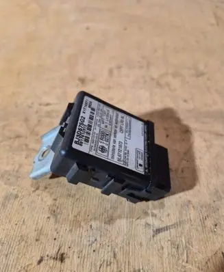 Mazda 323 Immobilizer control unit/module BJ3D675G2 8817510372 X1T14371
