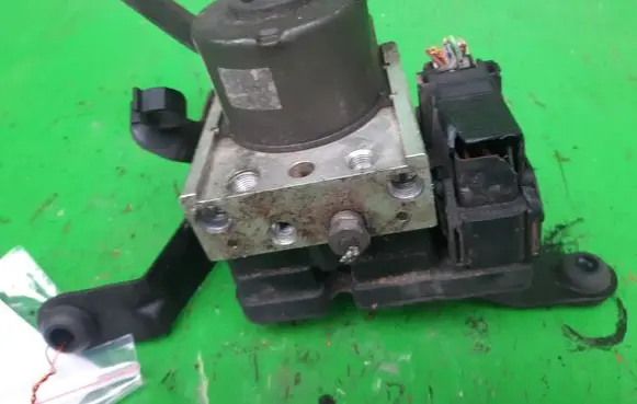 Ford Fiesta ABS Pump 4S612M110CC