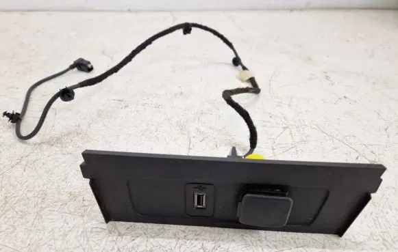 Ford Escape III USB socket connector GJ5T14D202 GJ5T14D202CC EU13D