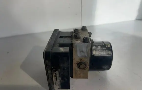 Volkswagen Golf V ABS Pump 1K0907379Q 00005305F3 10096003553