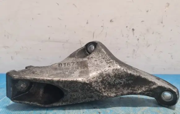 Audi A4 S4 B6 8E 8H Engine mount bracket 8E0199307S