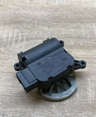 Seat Leon (1P) Air flap motor/actuator 8E1820511C 0132801302