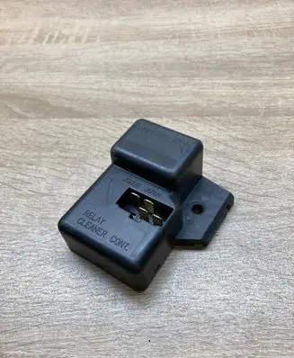 Subaru Forester SF Window wiper relay 3300120517