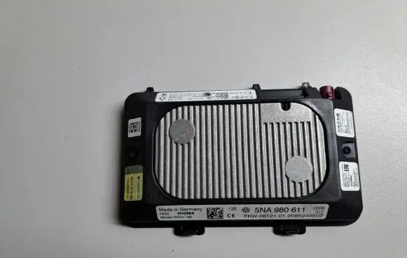 Volkswagen PASSAT B8 Wireless charging module 5NA980611 EKW001210 FKW00121