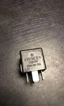 Mercedes-Benz Vaneo W414 Other relay 0025421319