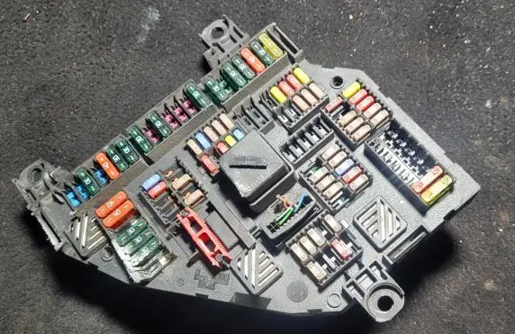BMW 5 E60 E61 Fuse box set 01297767 9234423 060511