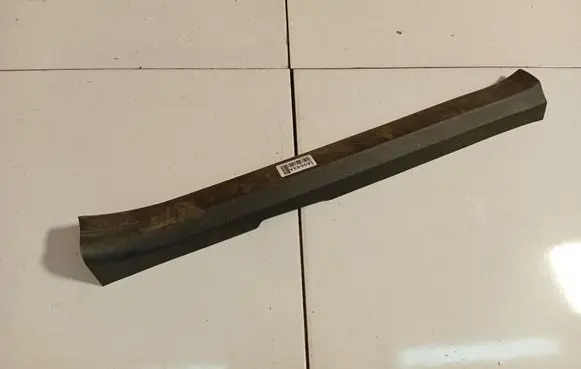 Front sill trim cover