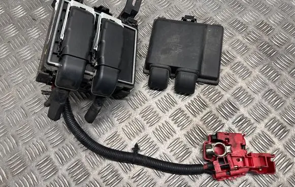 Ford Fiesta Fuse module H1BT14D068DF