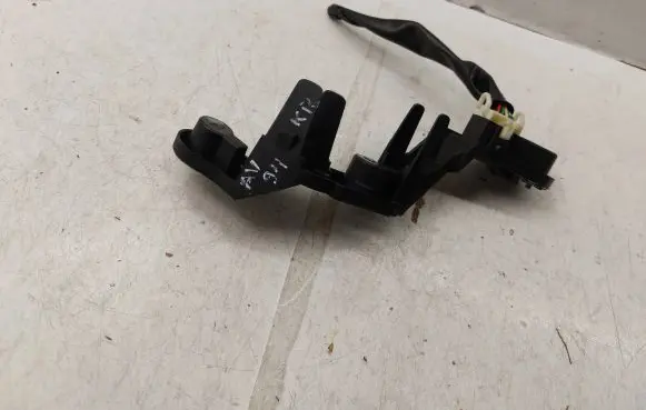 Toyota Avensis T250 Tail light bulb cover holder 8155805170