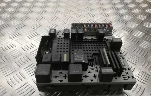 Volvo S80 Fuse module 8645729 8688153
