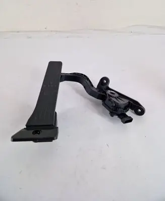 Accelerator throttle pedal