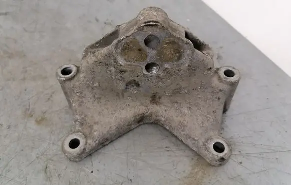 Audi Q7 4L Engine mounting bracket 7L6399649D