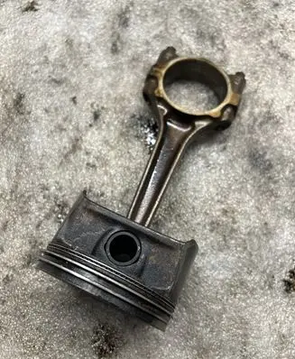 Opel Astra H Piston 