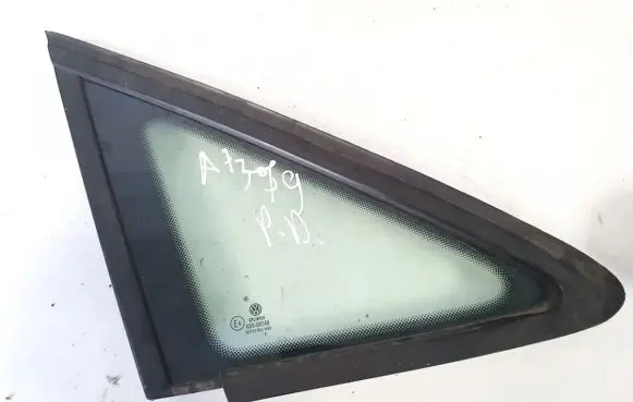 Volkswagen Touran I Front triangle window/glass 