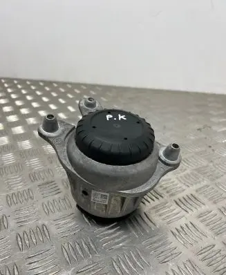 Engine mount bracket