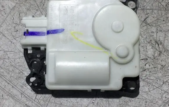 Ford Courier Air flap motor/actuator AV1119E616HA